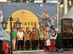 BPS Provinsi Kalimantan Barat memperkenalkan Salam #ST2023 dalam Ajang Pontianak Fashion Week 2022